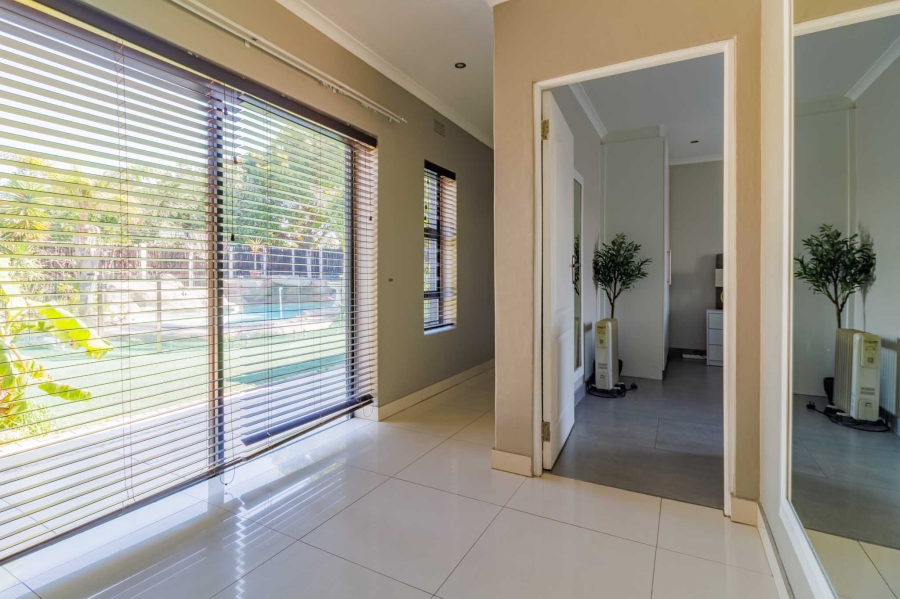 4 Bedroom Property for Sale in Flamingo Vlei Western Cape